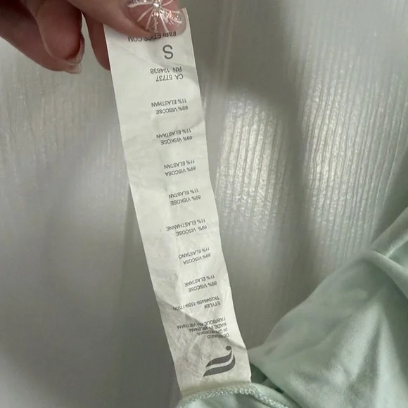 Fabletics Mint Green Sleeveless Crop Top - Picture 4 of 4